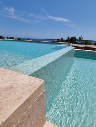 Swiming Pool, MCEDILSOLUTIONS, La San Severina - Batiment 6 5 rue Colonel Hebert 06500 Menton (FR)